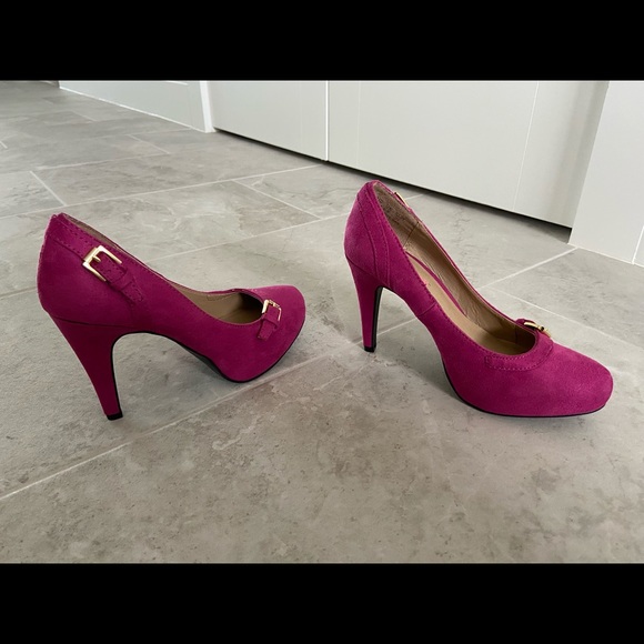 Just Fab pink suede heel. Size 6.5. - Picture 3 of 6